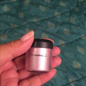 Mac kitchmas pigment.100% authentic.